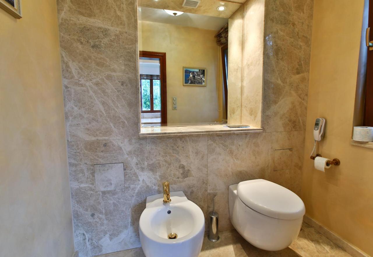 & Luxury Villa