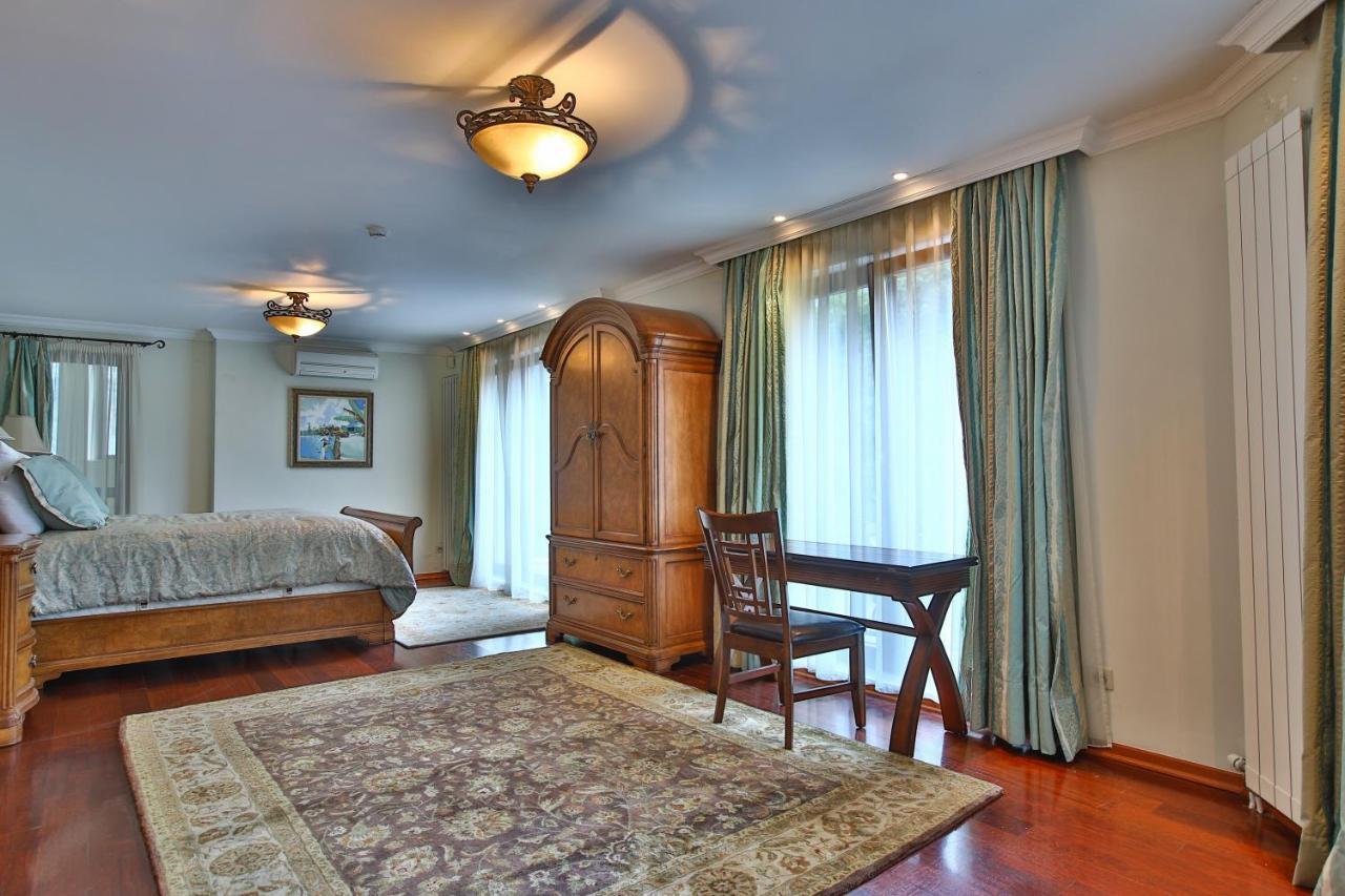 & Luxury Villa *