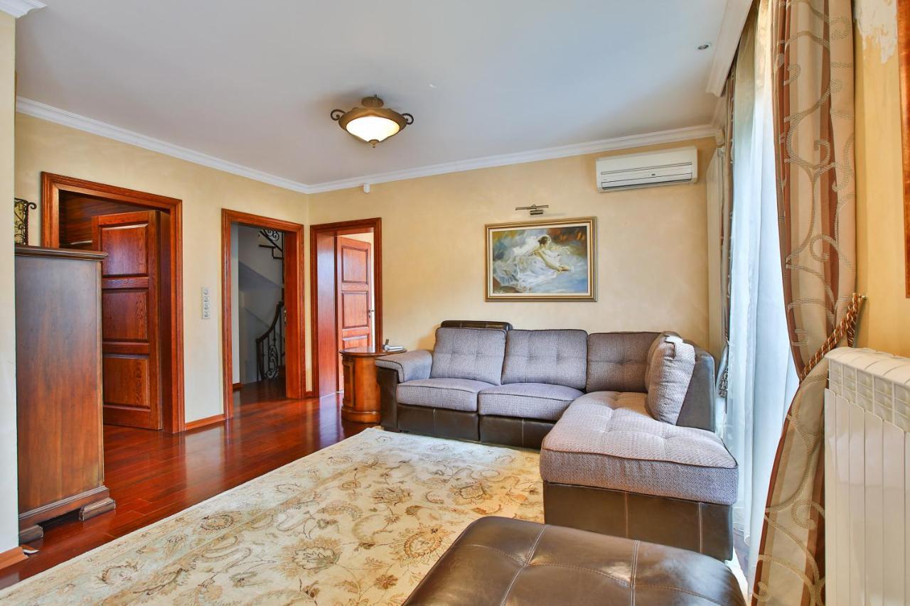 Villa & Luxury *