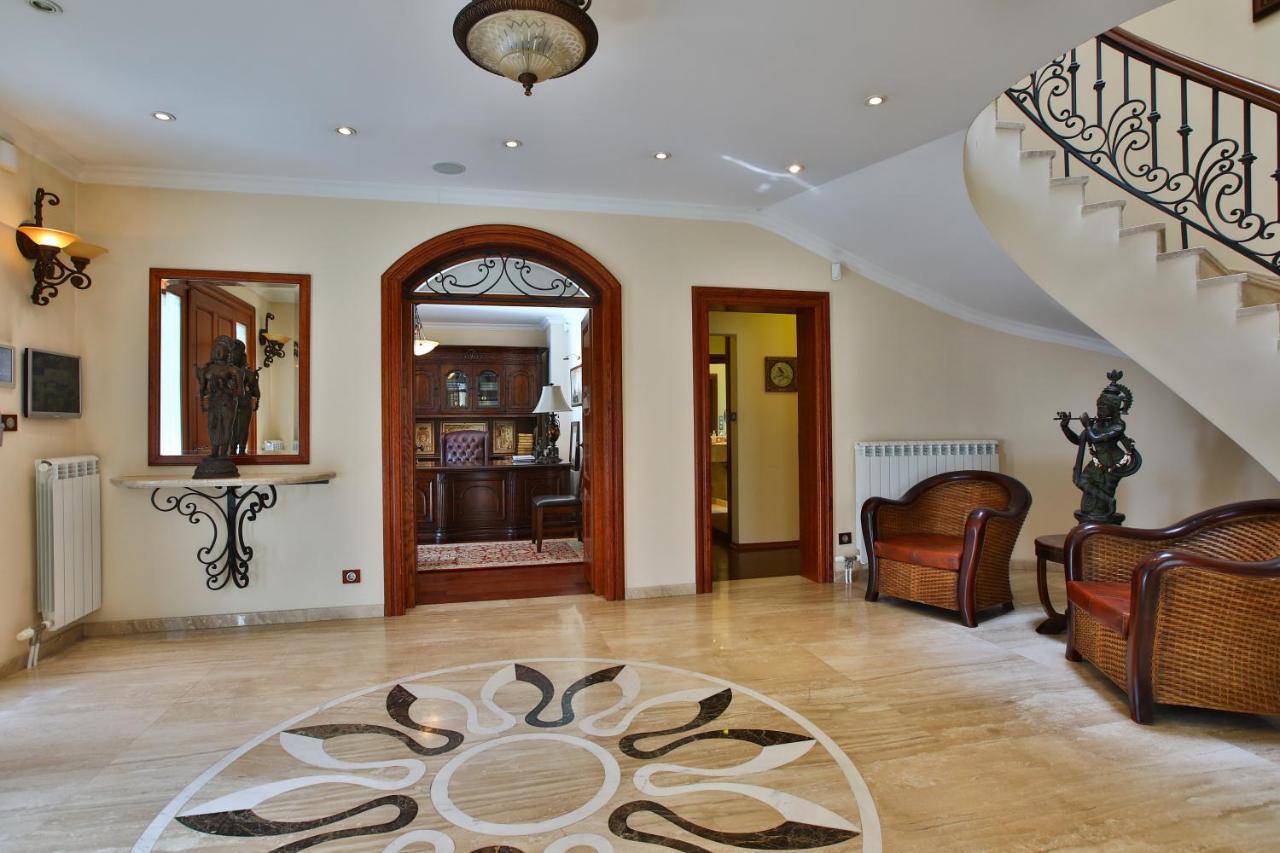 & Luxury Villa